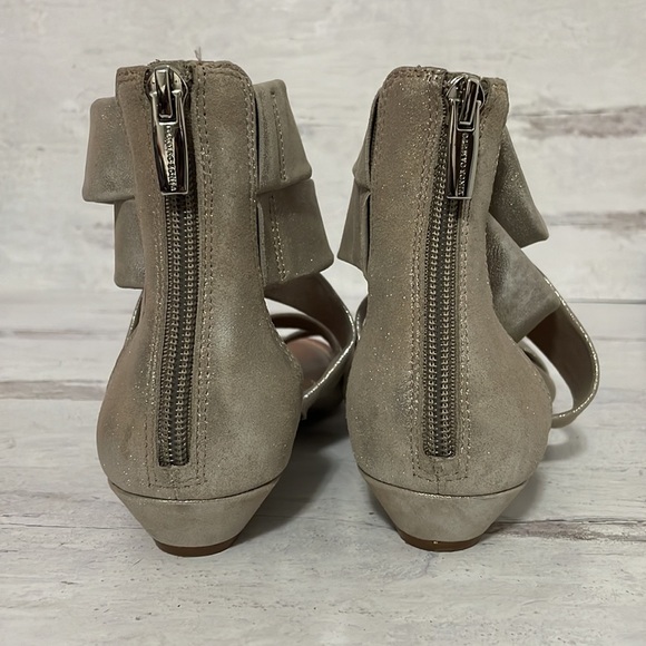 Very gently used Vince Camuto sparkly sandals. Size 7. - Picture 4 of 6